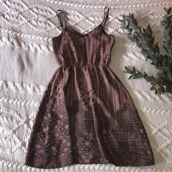 Patterned Dress - Picture 6 of 8